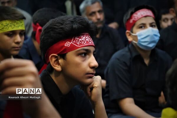حضور پرشور دانش‌آموزان در عزاداری‌های دهه اول محرم در کازرون
