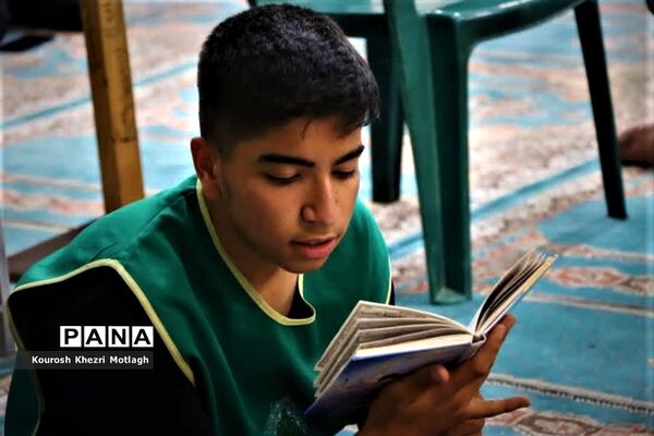حضور پرشور دانش‌آموزان در عزاداری‌های دهه اول محرم در کازرون