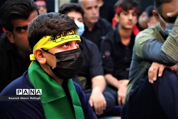 حضور پرشور دانش‌آموزان در عزاداری‌های دهه اول محرم در کازرون