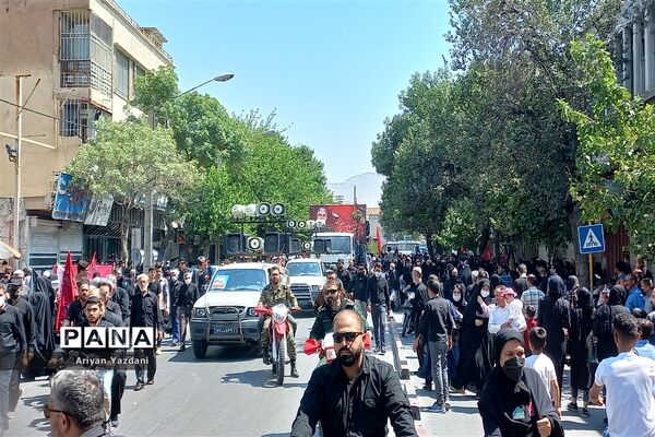 خاکسپاری پیکر مطهر سردار بی‌سر شهید اسکندری در شیراز