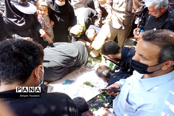 خاکسپاری پیکر مطهر سردار بی‌سر شهید اسکندری در شیراز