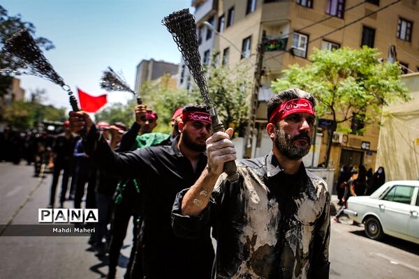 عزاداران حسینی در ظهر عاشورا