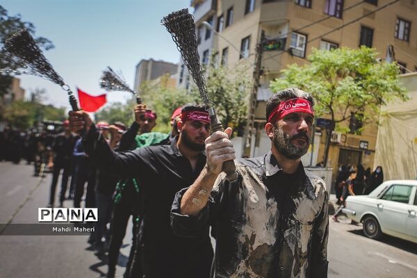 عزاداران حسینی در ظهر عاشورا