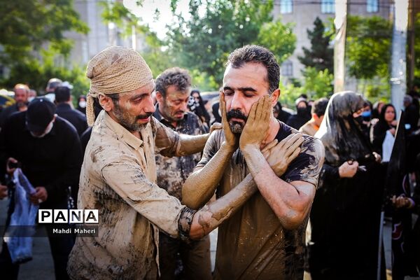 آیین سنتی «گِل مالی» لرستانی‌‎های مقیم تهران