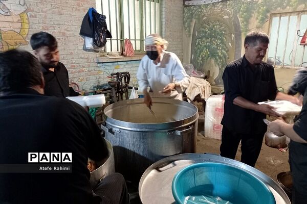 برگزاری مراسم عاشورا توسط مهاجرین افغانستانی در مدرسه استثنایی شهید اتقایی