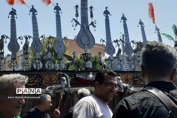 دسته‌عزاداری امام حسین (ع) در روز عاشورا در شهرری