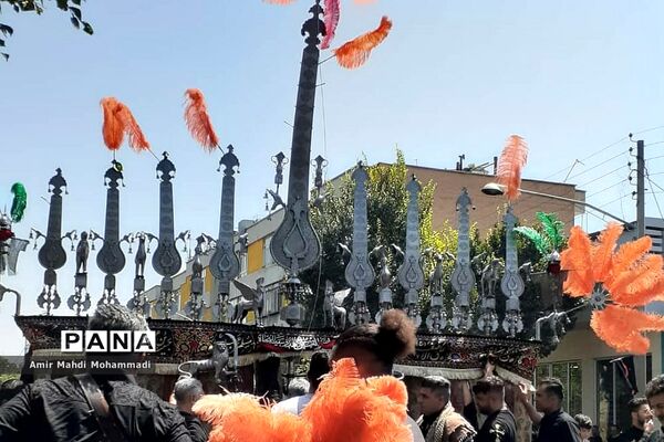 دسته‌عزاداری امام حسین (ع) در روز عاشورا در شهرری