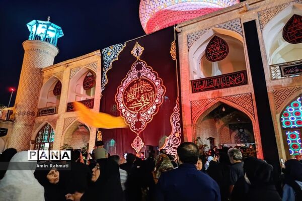 مراسم عزاداری شام غریبان حسینی در حرم مطهر حضرت علی ابن حمزه (ع) در شیراز