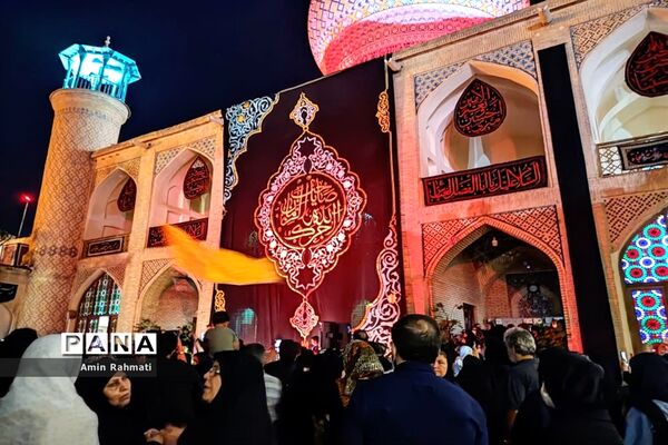 مراسم عزاداری شام غریبان حسینی در حرم مطهر حضرت علی ابن حمزه (ع) در شیراز