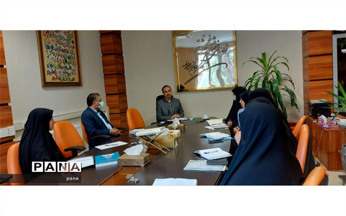 نگاه سند تحول بنیادین، تلفیق نظر و عمل است