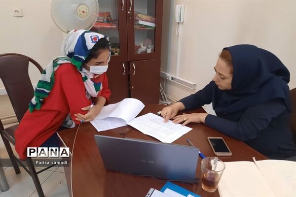 بازدید معاون پرورشی و تربیت‌بدنی منطقه ۱۳ از پایگاه‌های مشاوره کنکور ۱۴۰۱