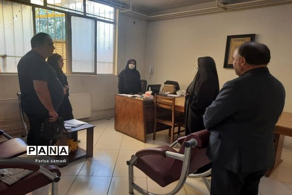 بازدید معاون پرورشی و تربیت‌بدنی منطقه ۱۳ از پایگاه‌های مشاوره کنکور ۱۴۰۱