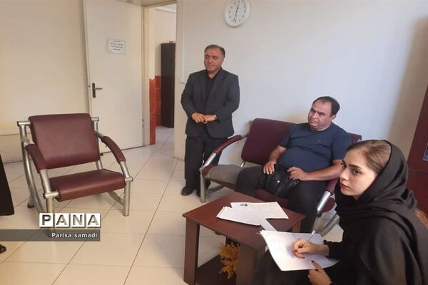 بازدید معاون پرورشی و تربیت‌بدنی منطقه ۱۳ از پایگاه‌های مشاوره کنکور ۱۴۰۱