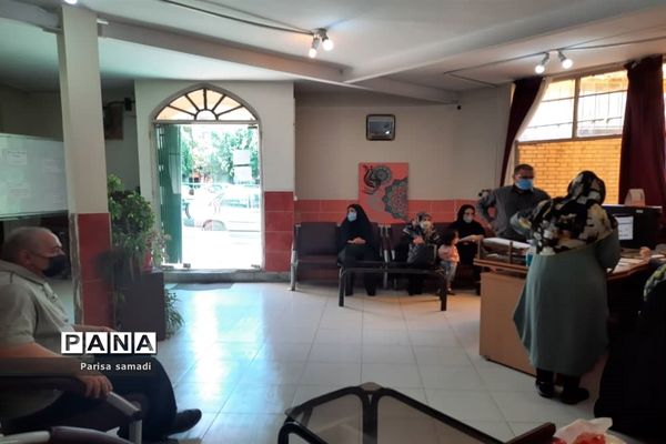 بازدید معاون پرورشی و تربیت‌بدنی منطقه ۱۳ از پایگاه‌های مشاوره کنکور ۱۴۰۱