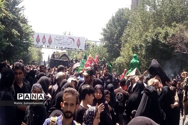 عزاداری مردم در روز سوم سید الشهدا در بازار بزرگ تهران