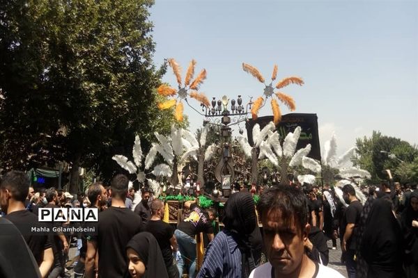 عزاداری مردم در روز سوم سید الشهدا در بازار بزرگ تهران