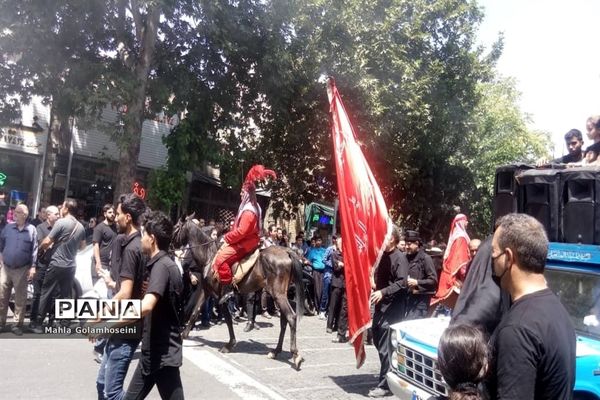 عزاداری مردم در روز سوم سید الشهدا در بازار بزرگ تهران