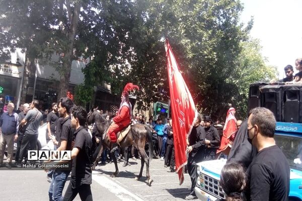 عزاداری مردم در روز سوم سید الشهدا در بازار بزرگ تهران