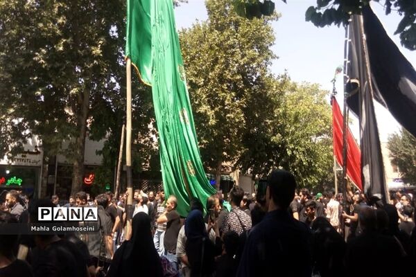 عزاداری مردم در روز سوم سید الشهدا در بازار بزرگ تهران