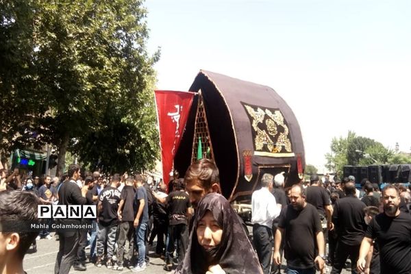 عزاداری مردم در روز سوم سید الشهدا در بازار بزرگ تهران