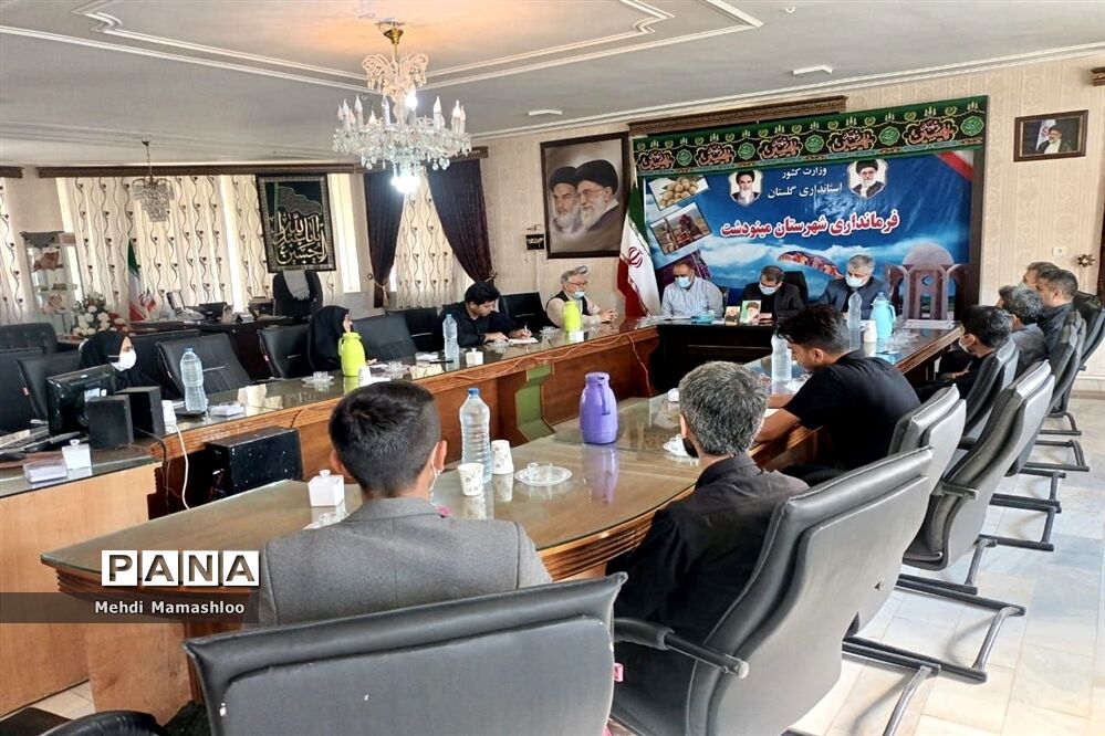 نشست صمیمی فرماندار شهرستان مینودشت با اصحاب رسانه به مناسبت روز خبرنگار