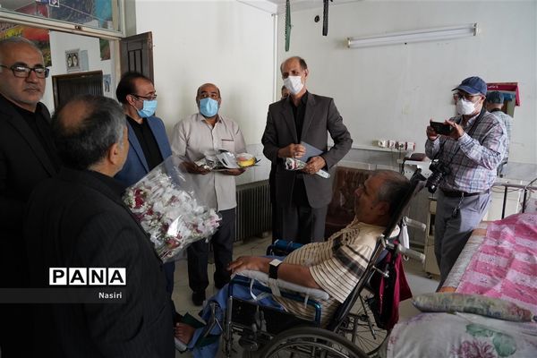 دیدار مدیرکل آموزش و پرورش اصفهان از جانبازان هشت سال دفاع مقدس در آسایشگاه شهید مطهری