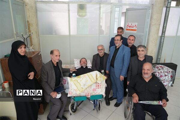 دیدار مدیرکل آموزش و پرورش اصفهان از جانبازان هشت سال دفاع مقدس در آسایشگاه شهید مطهری