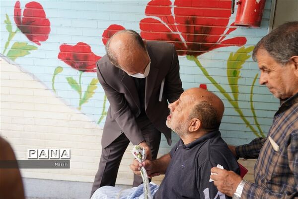 دیدار مدیرکل آموزش و پرورش اصفهان از جانبازان هشت سال دفاع مقدس در آسایشگاه شهید مطهری