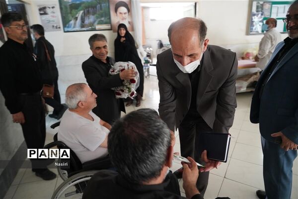 دیدار مدیرکل آموزش و پرورش اصفهان از جانبازان هشت سال دفاع مقدس در آسایشگاه شهید مطهری
