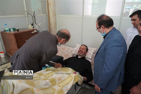 دیدار مدیرکل آموزش و پرورش اصفهان از جانبازان هشت سال دفاع مقدس در آسایشگاه شهید مطهری