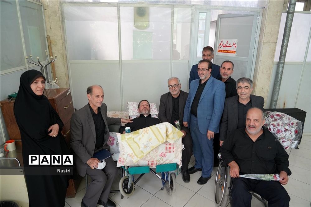 دیدار مدیرکل آموزش و پرورش اصفهان از جانبازان هشت سال دفاع مقدس در آسایشگاه شهید مطهری