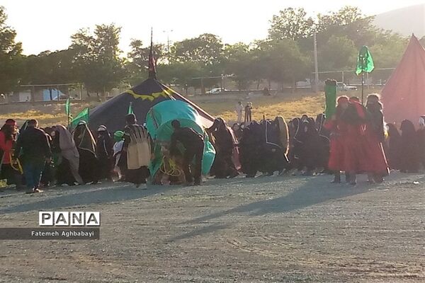 برگزاری نمایش آیینی «یک بیابان بی‌کسی» و حرکت نمادین قافله امام حسین (ع) در شهرستان بن