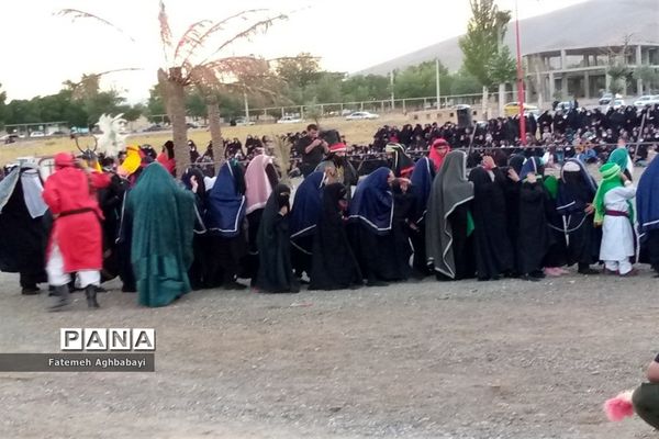 برگزاری نمایش آیینی «یک بیابان بی‌کسی» و حرکت نمادین قافله امام حسین (ع) در شهرستان بن