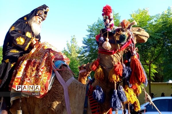 حرکت کاروان نمادین اسرای کربلا  از کوفه به شام در خیابان‌های شهر فلاورجان