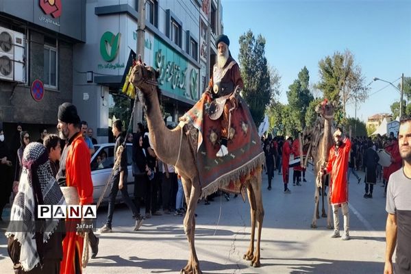 حرکت کاروان نمادین اسرای کربلا  از کوفه به شام در خیابان‌های شهر فلاورجان