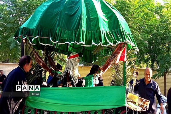 حرکت کاروان نمادین اسرای کربلا  از کوفه به شام در خیابان‌های شهر فلاورجان