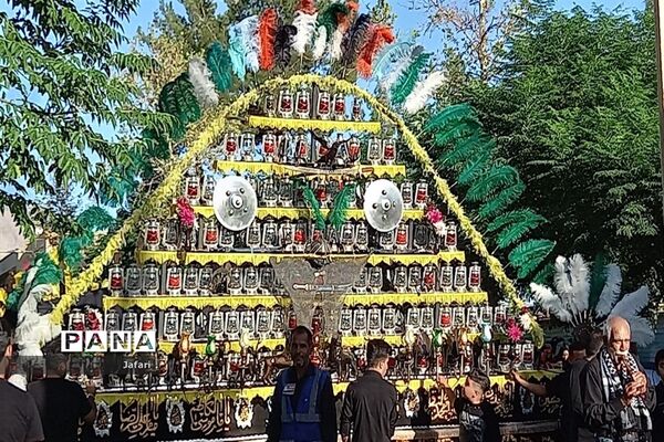 حرکت کاروان نمادین اسرای کربلا  از کوفه به شام در خیابان‌های شهر فلاورجان
