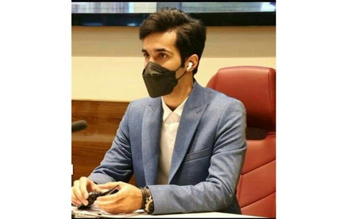 یکی از روش‌های درمان بیماران در خیریه التیام، خنده‌درمانی است