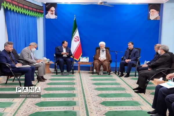 دیدار وزیر اقتصاد با نماینده ولی فقیه