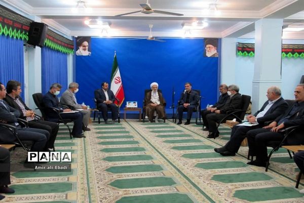 دیدار وزیر اقتصاد با نماینده ولی فقیه