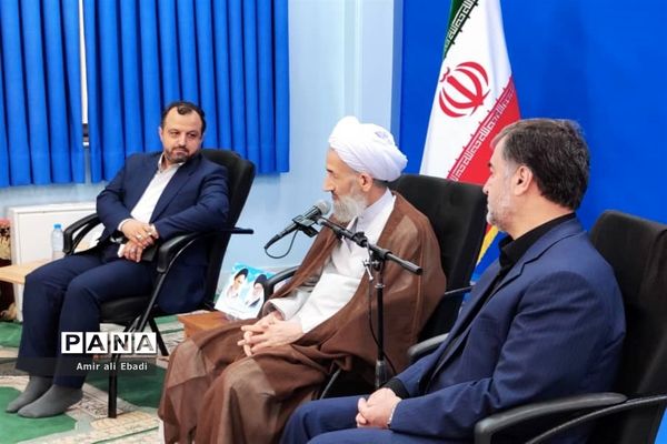 دیدار وزیر اقتصاد با نماینده ولی فقیه