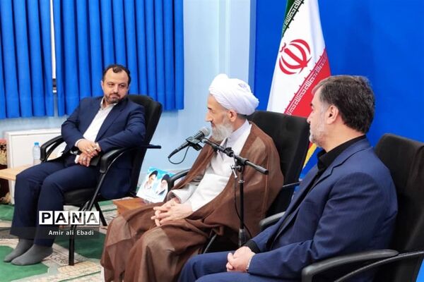 دیدار وزیر اقتصاد با نماینده ولی فقیه