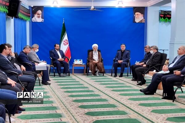 دیدار وزیر اقتصاد با نماینده ولی فقیه