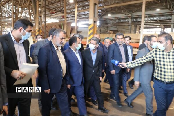 بازدید وزیر اقتصاد از شرکت نکاچوب میاندورود