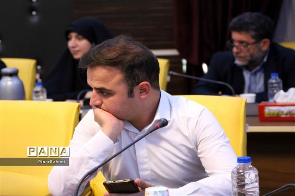 نشست هم‌اندیشی  مدیرکل آموزش و پرورش با اصحاب رسانه