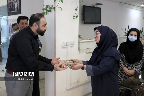 حضور قائم‌مقام و شورای معاونان سازمان دانش‌آموزی در خبرگزاری پانا برای قدردانی از تلاش خبرنگاران
