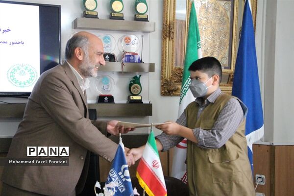 مراسم تقدیر از خبرنگار دانش‌آموزان پانا استان خراسان جنوبی به‌مناسبت روز خبرنگار