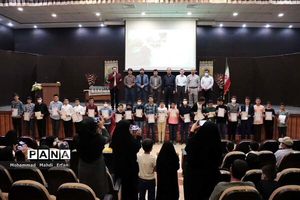 آیین تجلیل از برگزیدگان مسابقات فرهنگی هنری در آباده