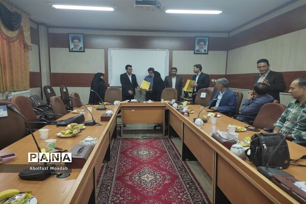 تقدیر از مربیان پایگاه اوقات فراغت شهرستان خلیل‌آباد