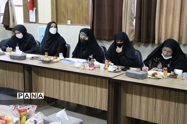 میزگرد تخصصی اثر بخشی همکاری انجمن‌های اولیا و مربیان مدارس در تربیت فرزندان